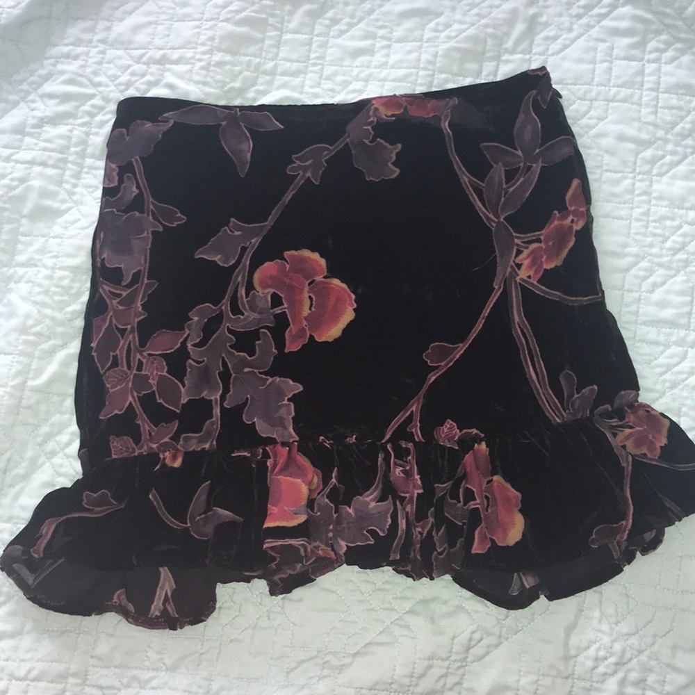 Velvet ruffled skirt